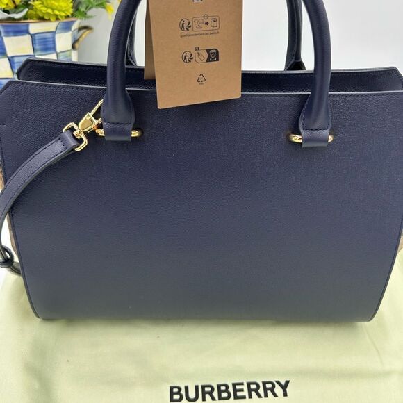 Women’s Burberry Banwell classic check handbag with detachable shoulder strap - Picture 5 of 15